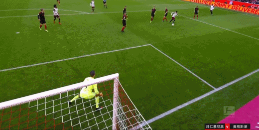 奥格斯堡替补奇兵建功,逆转局势惊艳全场  奥格斯堡替补奇兵建功,逆转局势惊艳全场