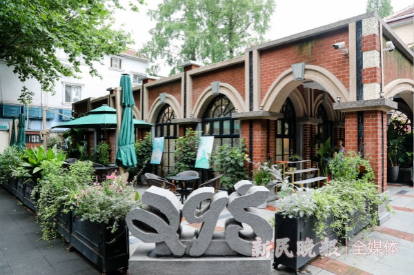  第戎市长介入球场改造，历史建筑焕发新生  